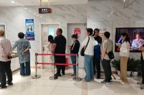 金价踩下“急刹车”：有人排队抛售有人抄底抢购