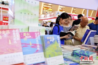 2024上海书展吸引爱书人士共赴书香之约