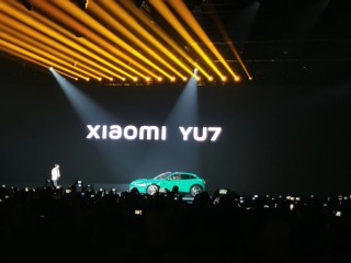 热搜，雷军称“小米YU7没有三十几万下不了台的”，未过多介绍辅助驾驶；有“黄牛”称可代订，代抢费最高1.2万元？公司回应：别信！
