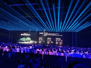 热搜，雷军称“小米YU7没有三十几万下不了台的”，未过多介绍辅助驾驶；有“黄牛”称可代订，代抢费最高1.2万元？公司回应：别信！