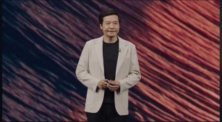 热搜，雷军称“小米YU7没有三十几万下不了台的”，未过多介绍辅助驾驶；有“黄牛”称可代订，代抢费最高1.2万元？公司回应：别信！